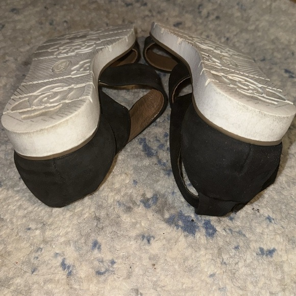 Sofft Reston‎ suede black strap ankle sandals Velcro closing white wedge heels 7 - Picture 6 of 9